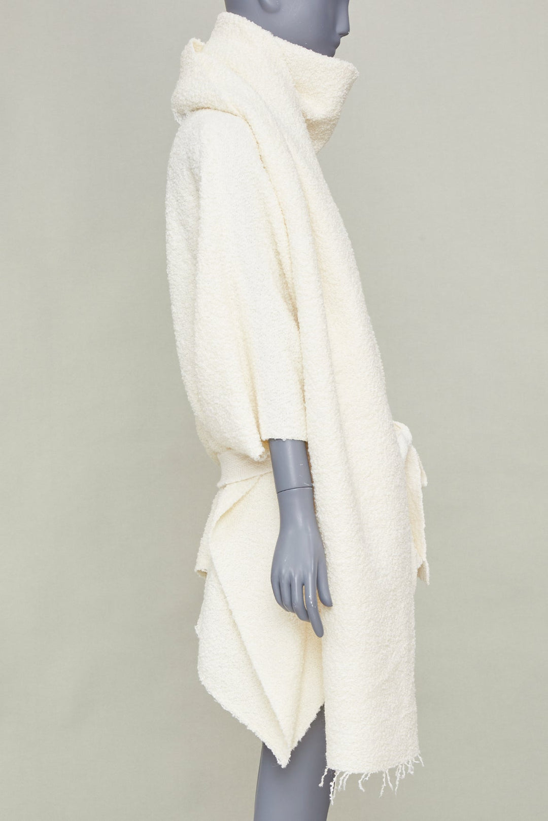 ATTERSEE 2022 The Boucle Poncho ivory textured detachable scarf outerwear OS