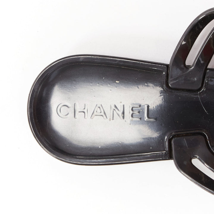 CHANEL cream rubber CC logo camellia black rubber thong slippers EU36