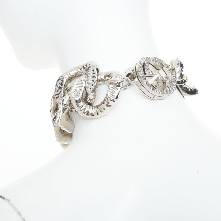 rare GUCCI 2023 Runway GG logo textured silver tone brass curb chain necklace
