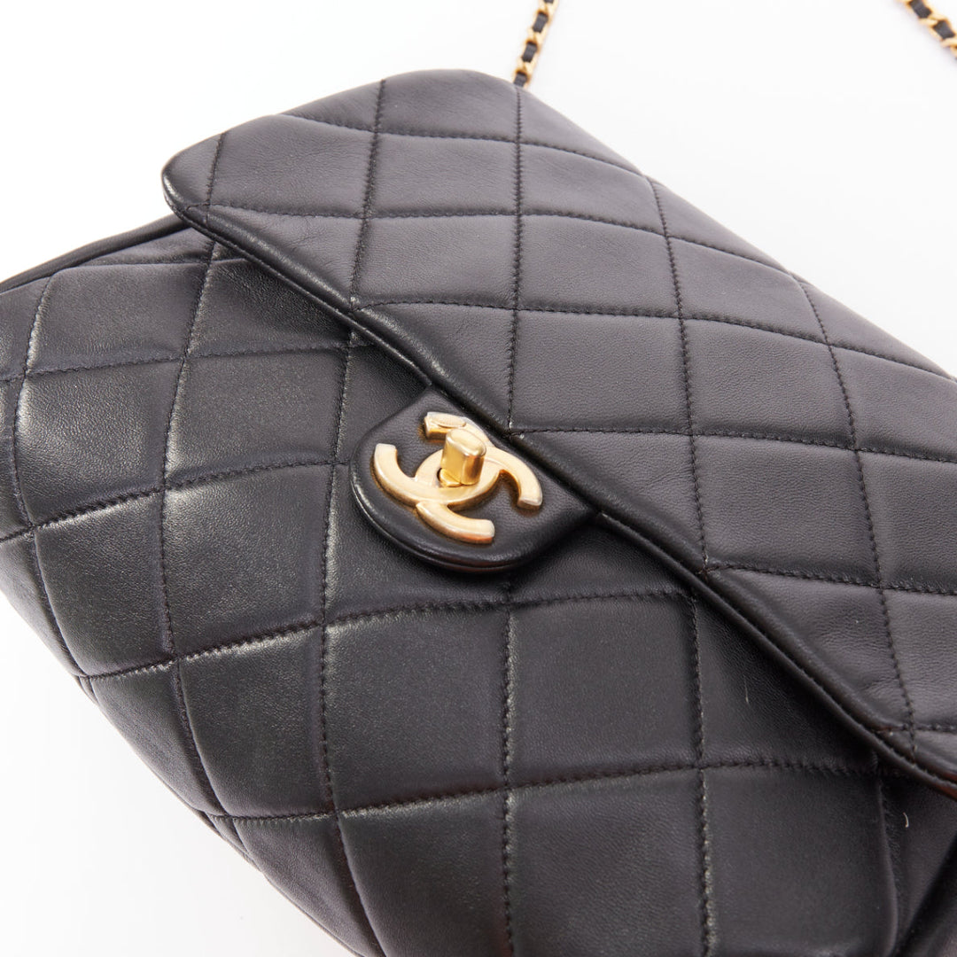 CHANEL 2019 Runway black lambskin diamond quilted gold single side crossbody bag