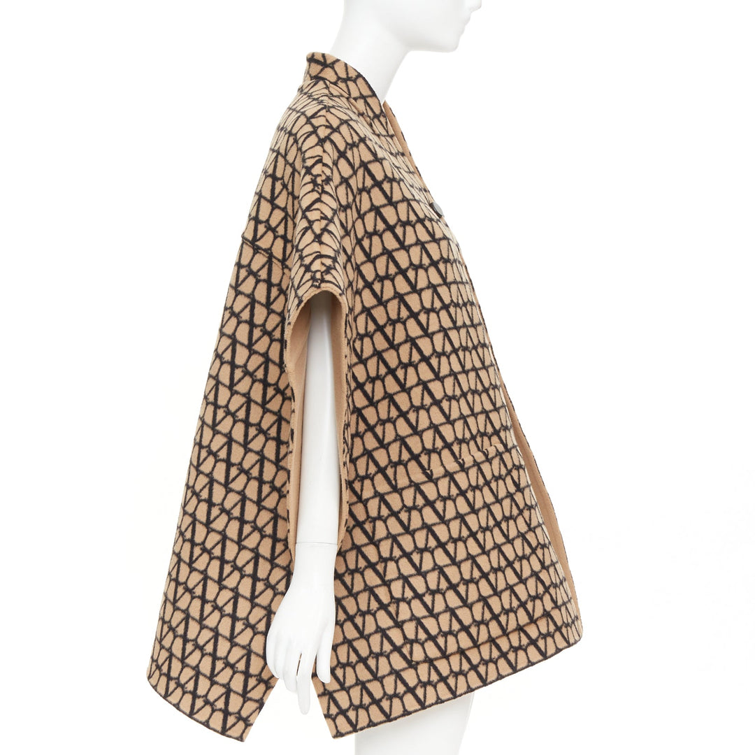 VALENTINO 2023 Runway Toile Iconographe reversible wool cape jacket IT38