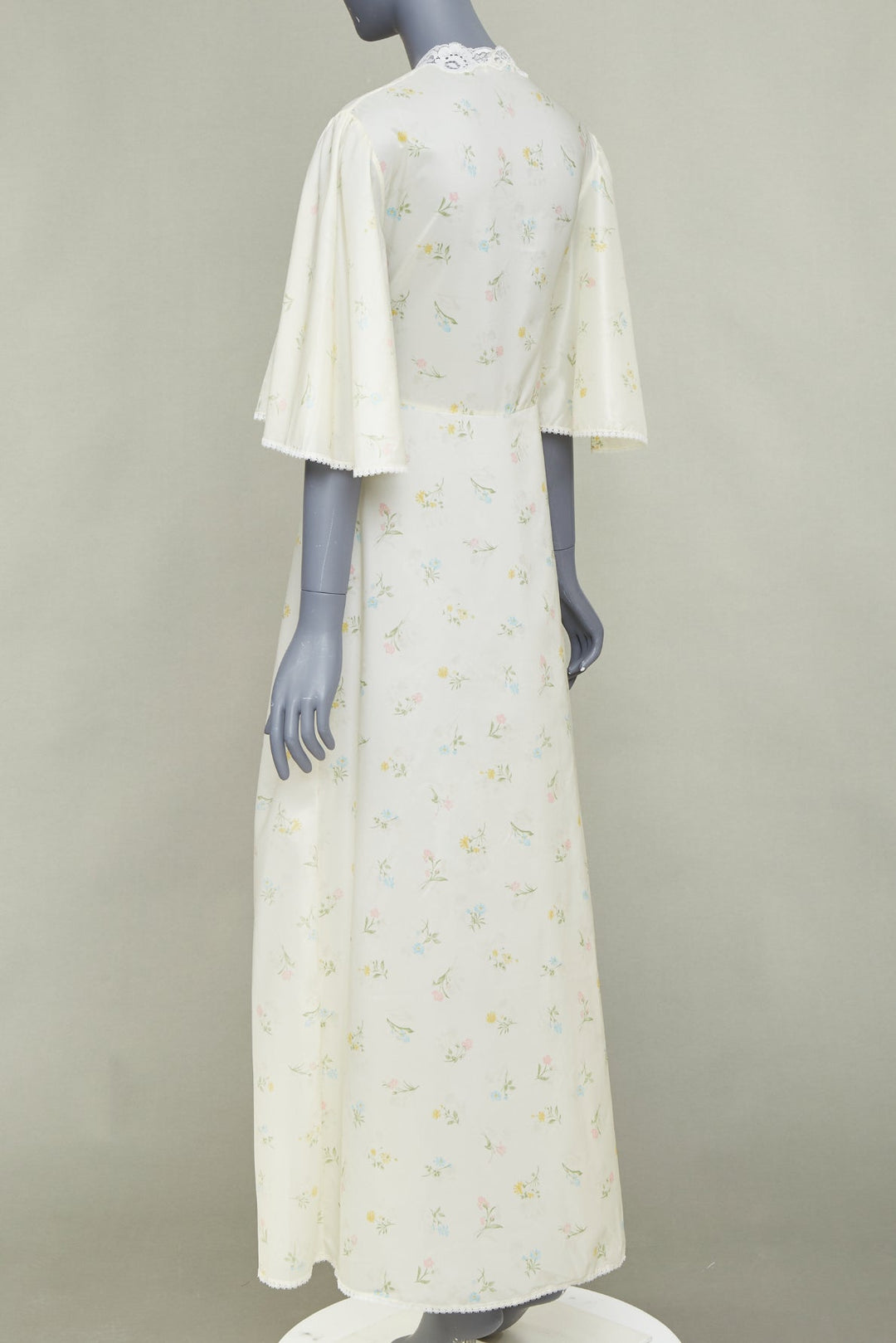 CHRISTIAN DIOR Vintage Sleepwear floral lace trim pastel yellow peignoir robe