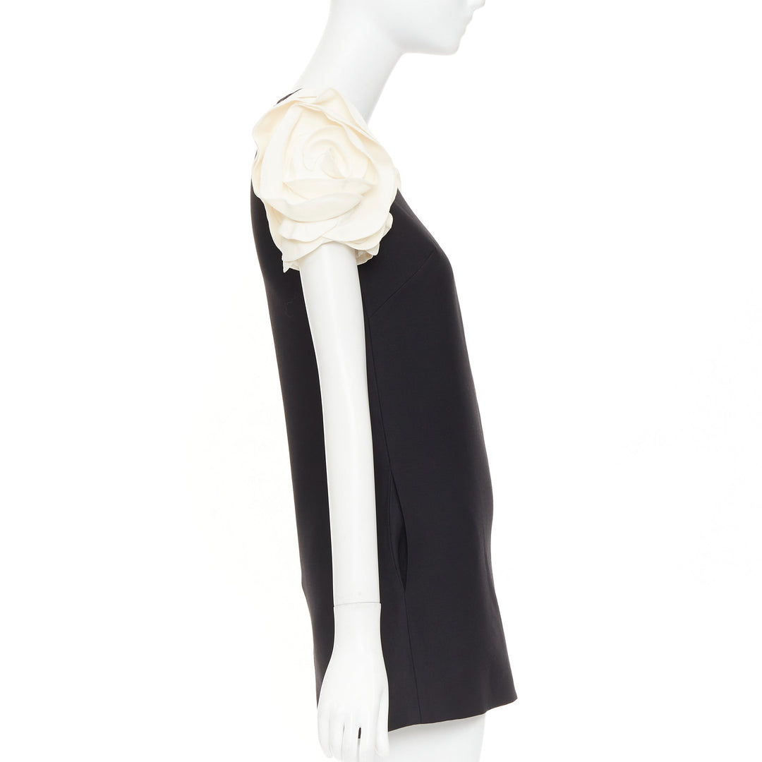 VALENTINO 2023 Crepe Couture black cream rosette floral cap sleeve dress IT40 S