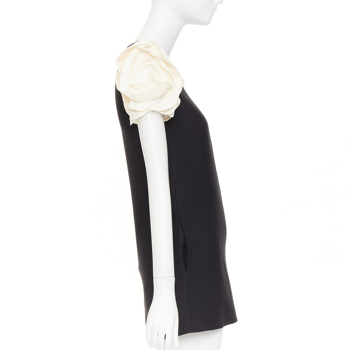 VALENTINO 2023 Crepe Couture black cream rosette floral cap sleeve dress IT40 S