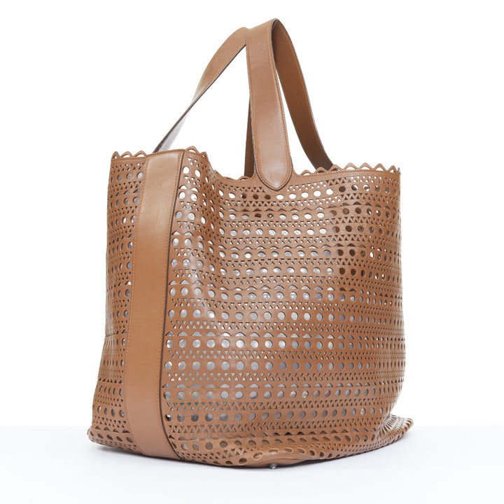 ALAIA 2021 Le Mina 32 Vienne laser cut tan leather shoulder handbag tote bag