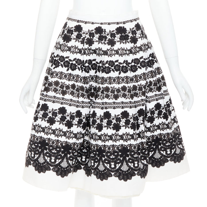 OSCAR DE LA RENTA 2014 white black floral lace print flared full skirt US0 XS