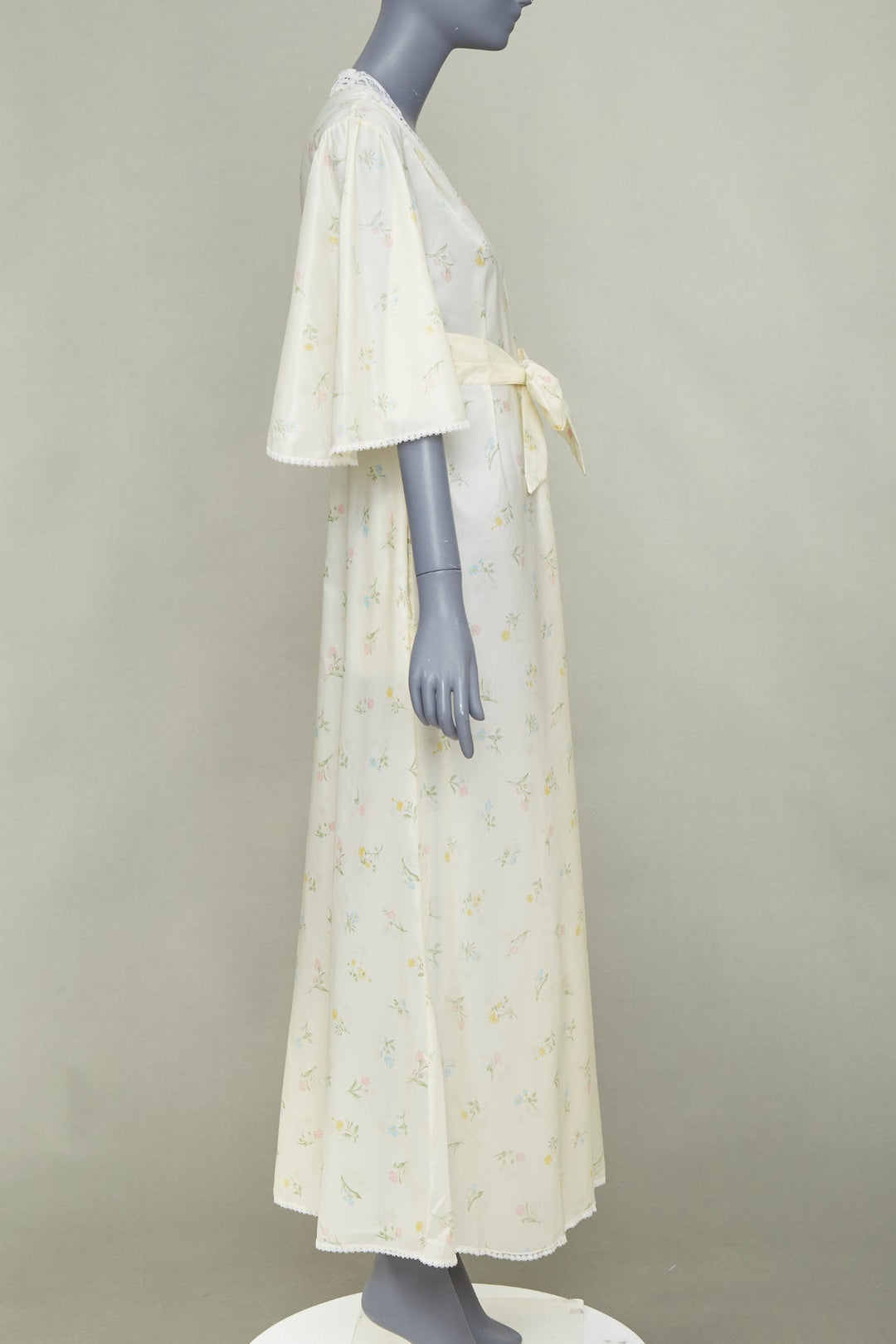 CHRISTIAN DIOR Vintage Sleepwear floral lace trim pastel yellow peignoir robe