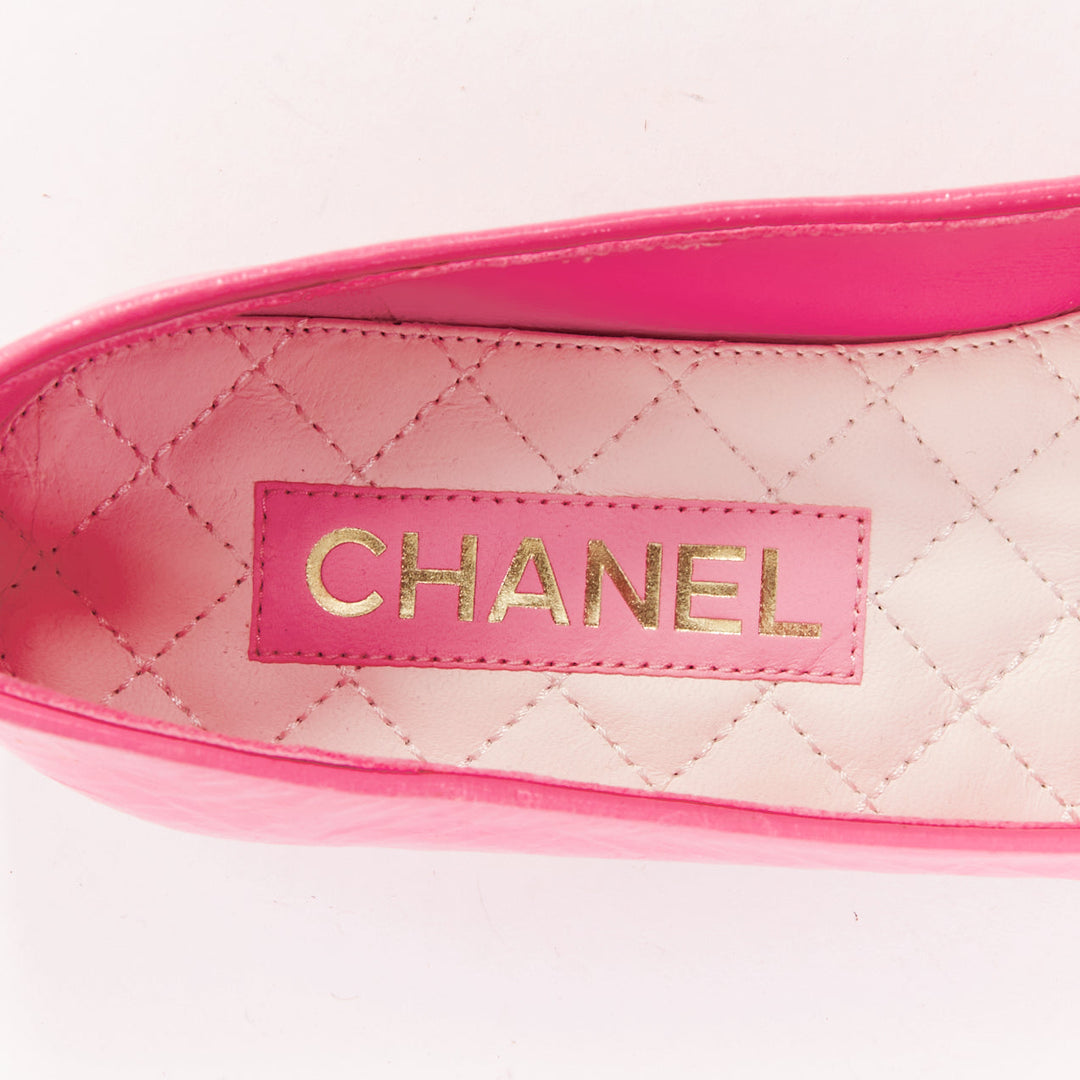 CHANEL 2022 pink crinkled leather cap toe ankle chain CC charm ballet flats EU36