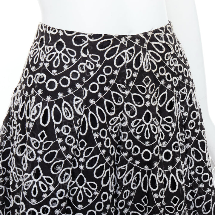 OSCAR DE LA RENTA 2015 black silk cotton embroidery anglais skirt US0 XS