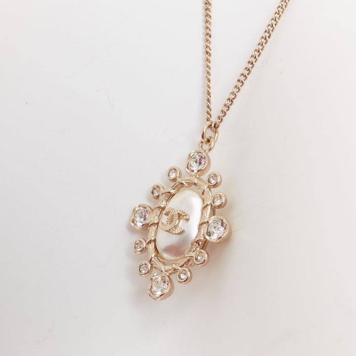 CHANEL 2020 crystal faux pearl pendant CC logo gold chain necklace