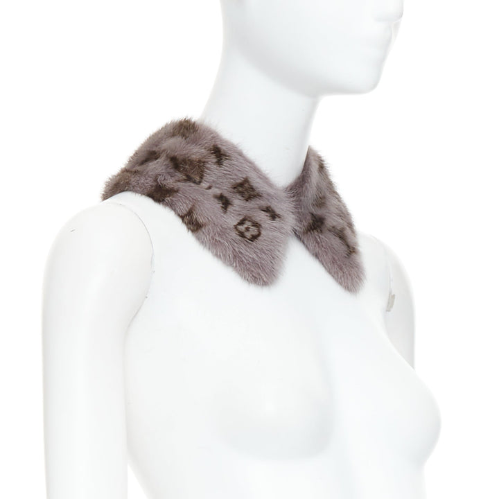 rare LOUIS VUITTON 2019 grey mink fur LV monogram silk lined collar scarf