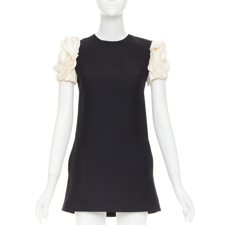 VALENTINO 2023 Crepe Couture black cream rosette floral cap sleeve dress IT40 S