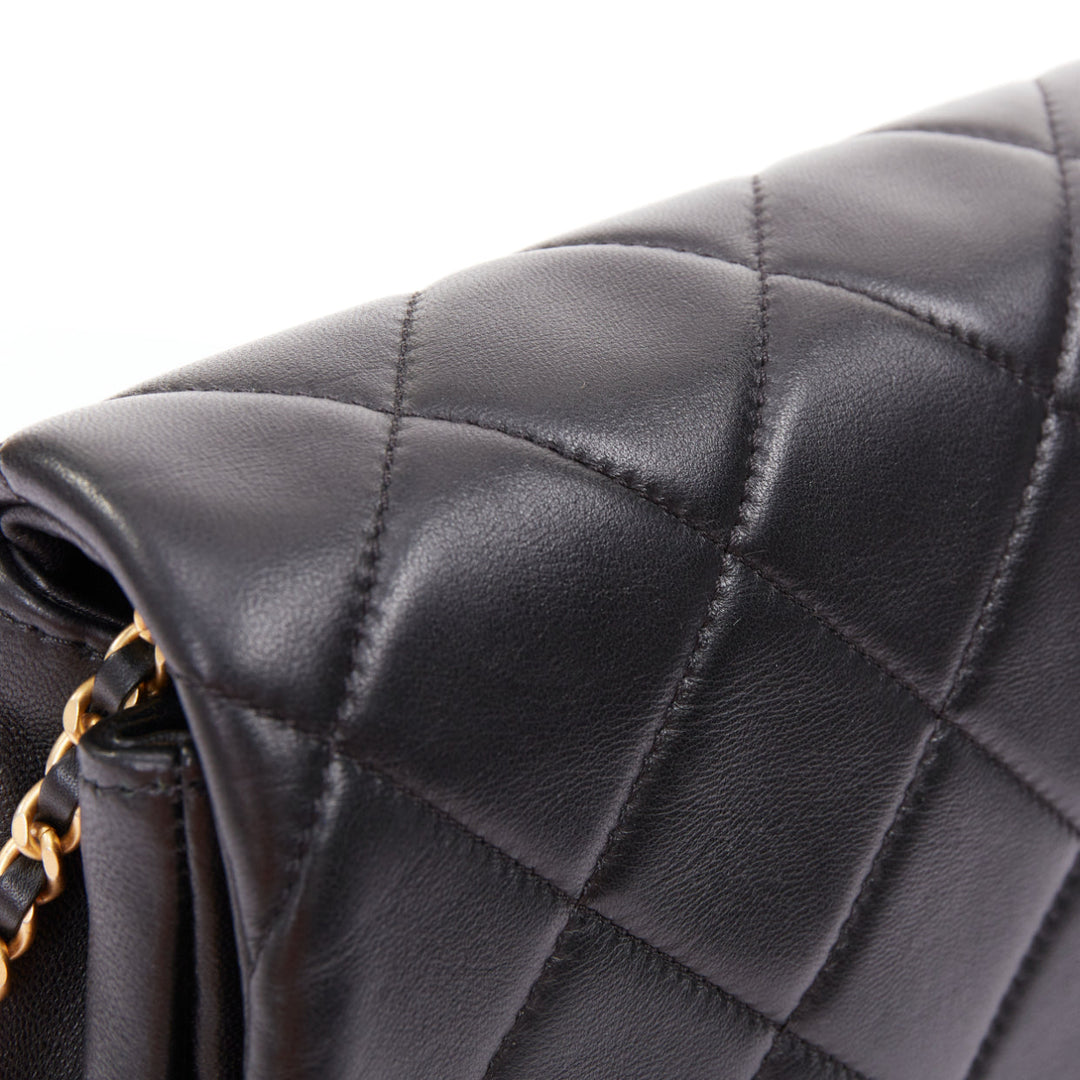 CHANEL 2019 Runway black lambskin diamond quilted gold single side crossbody bag