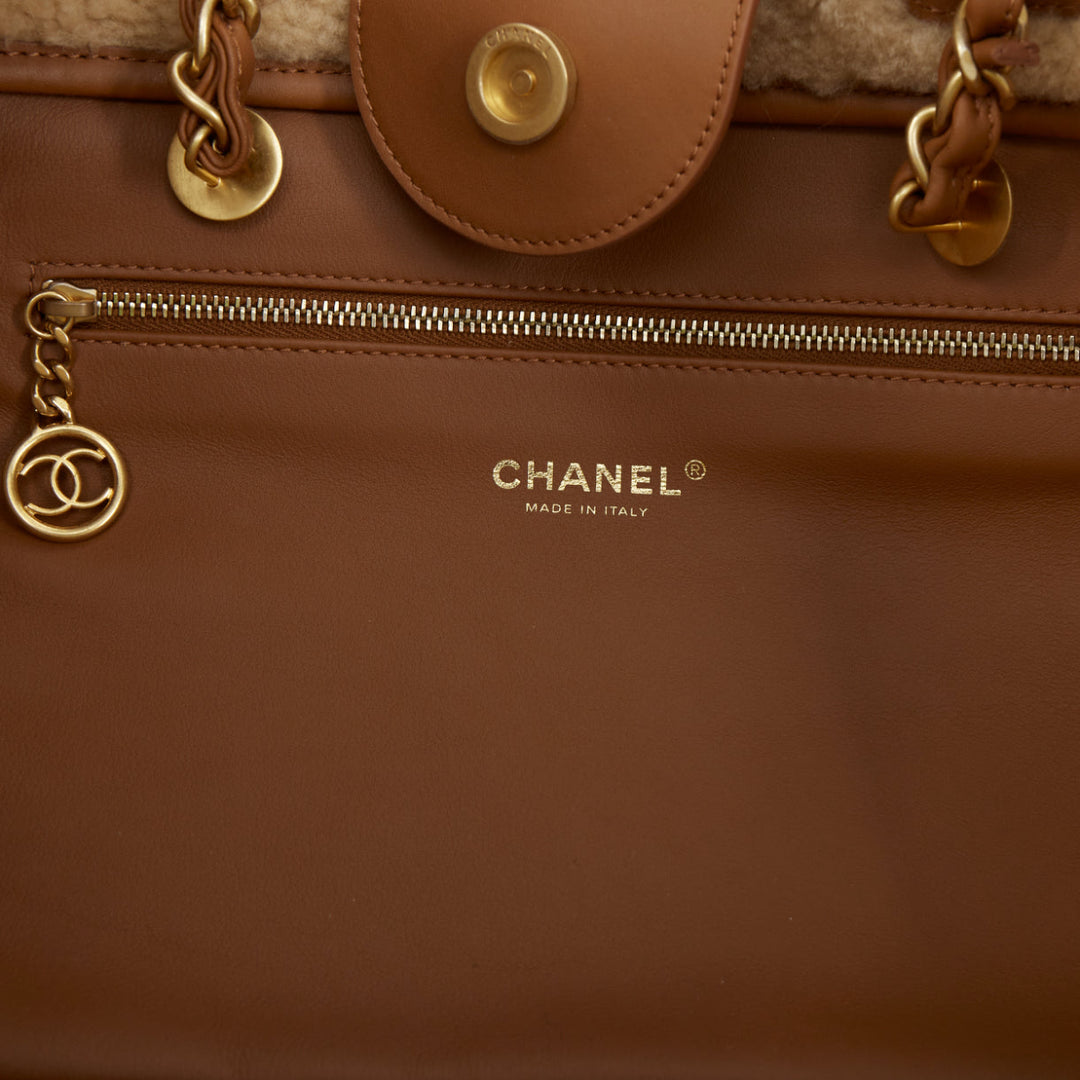 CHANEL 2024 Runway Deauville brown lambskin leather teddy shearling tote bag