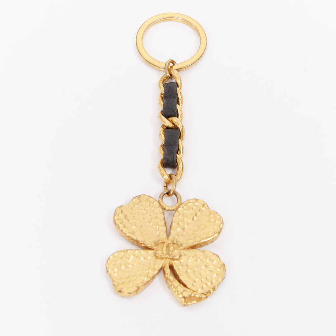 CHANEL 1995 Vintage four leaf clover black leather interwoven gold chain keyring