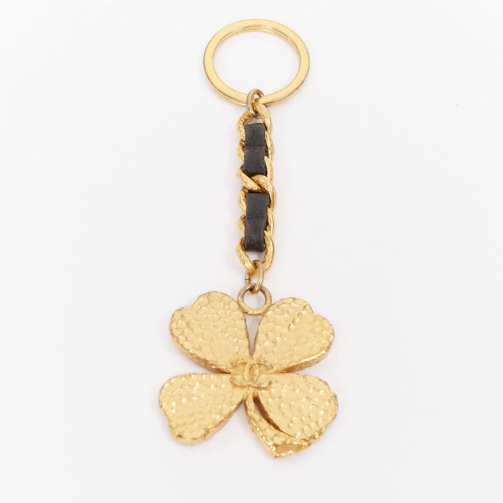 CHANEL 1995 Vintage four leaf clover black leather interwoven gold chain keyring