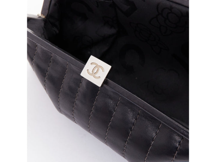 CHANEL 2005 Mademoiselle Ligne black vertical quilt lambskin kisslock clutch bag