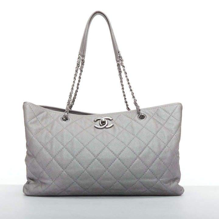 CHANEL Be Caviar grey CC logo quilted pebble leather chain tote bag