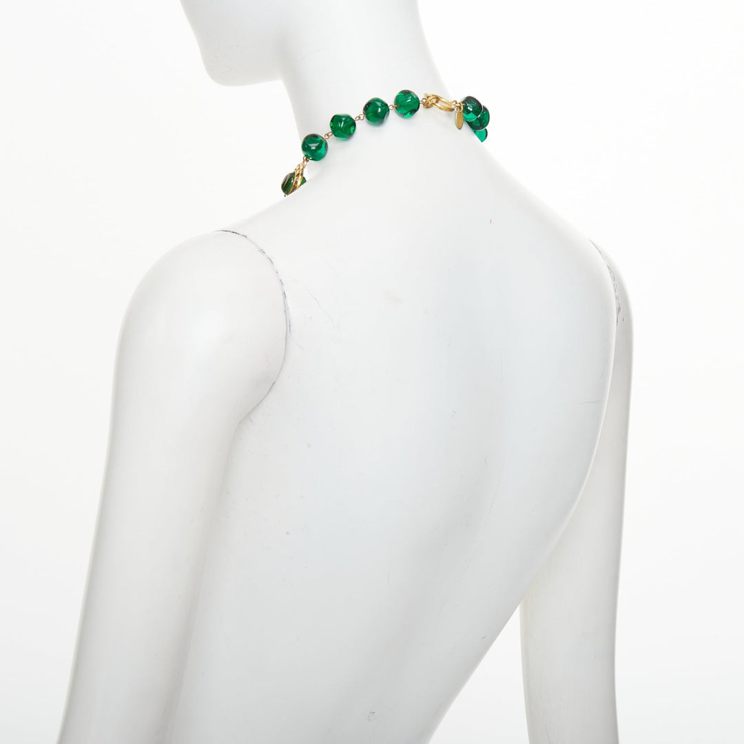 CHANEL 1991 Collection 26 Vintage green gripoix glass cabochon pendan necklace