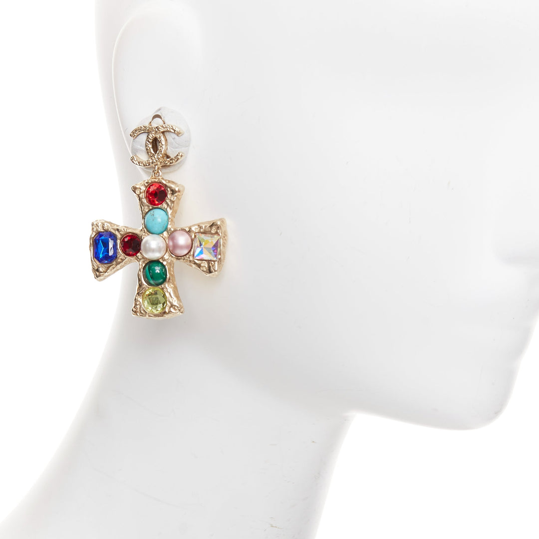 CHANEL 2022 Bijoux de Couture Orecchini Cross gold CC crucifix clip earring Pair