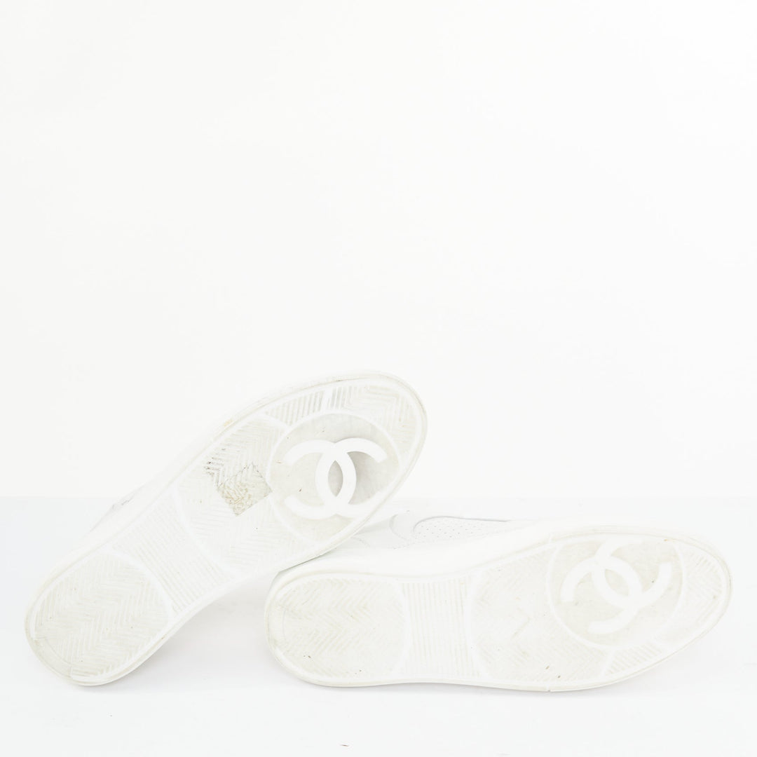 CHANEL 2023 white calfskin perforated CC logo lowtop trainer court sneakers EU38