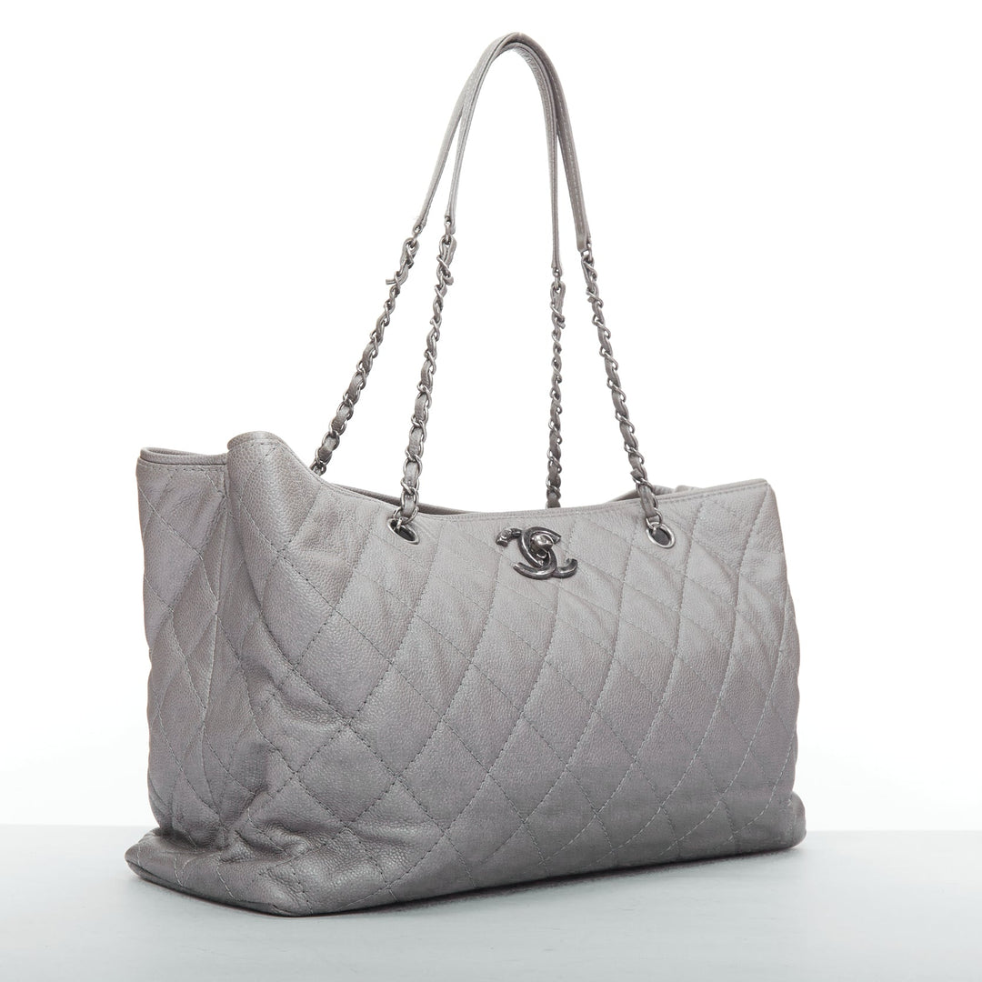 CHANEL Be Caviar grey CC logo quilted pebble leather chain tote bag