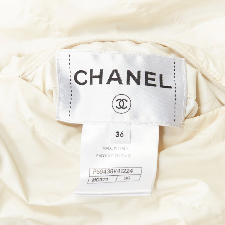 CHANEL Reversible black white wool tweed CC logo padded puffer jacket FR36 S