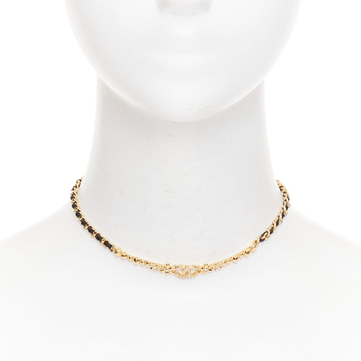 CHANEL I23A gold-tone CC  crystal strass pave black leather choker necklace