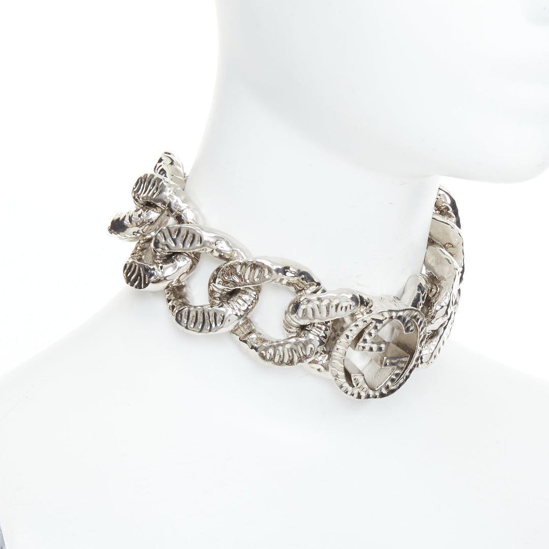 rare GUCCI 2023 Runway GG logo textured silver tone brass curb chain necklace