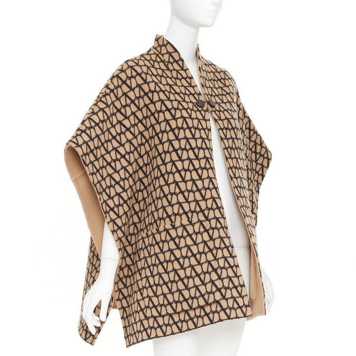 VALENTINO 2023 Runway Toile Iconographe reversible wool cape jacket IT38