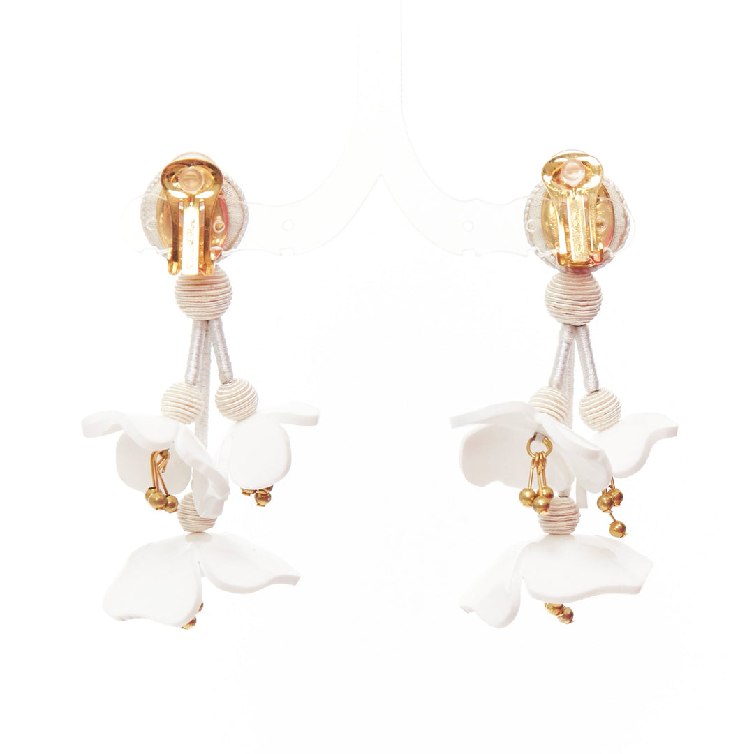 OSCAR DE LA RENTA Nuevos white acrylic gold beads floral clip on earrings Pair