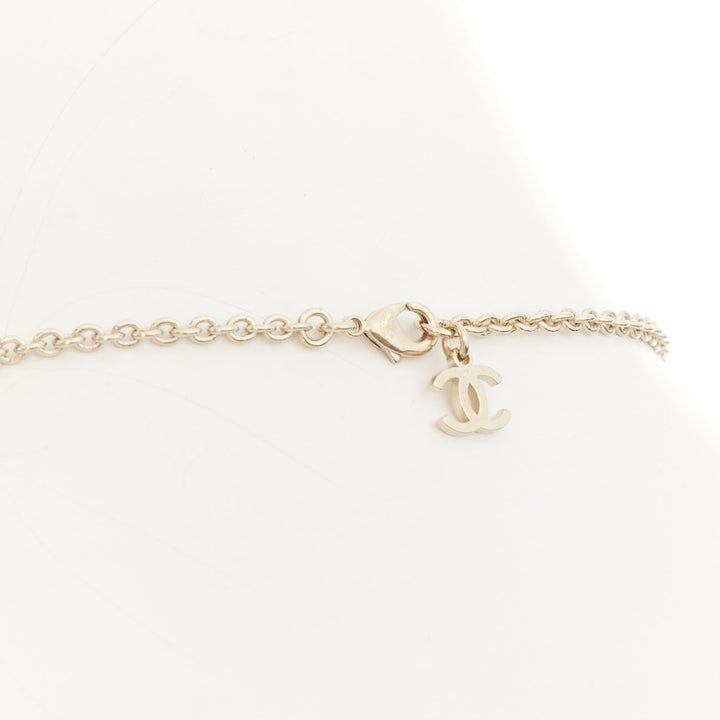 CHANEL G25A pale gold interlocking CC logo pearl hand fan pendant necklace