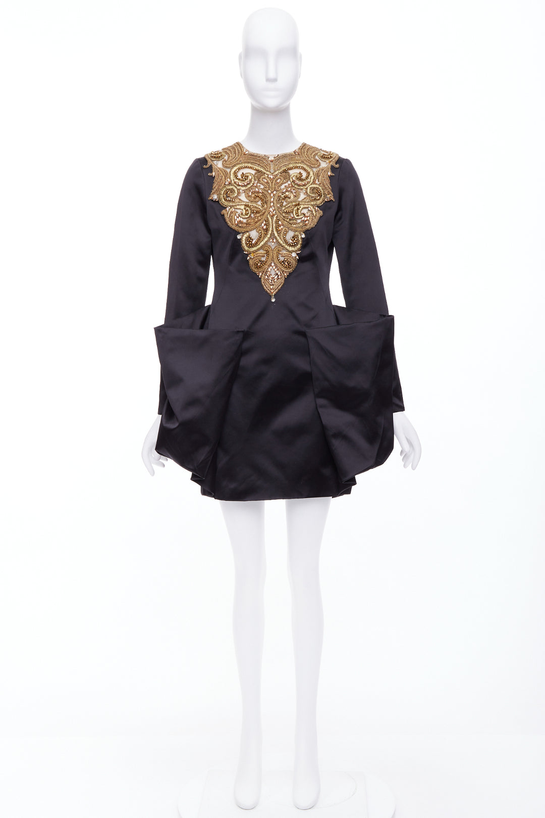 alexander mcqueen black and gold dress Alexander - Kate Hudson wearing an Alexander McQueen Pre AW13 black gown with gold embroidered neck and belt to The Golden Globe awards in Los Angeles, 13th January 2013