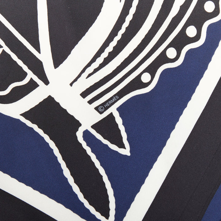 HERMES Limited Edition Robe du Soir Hong Kong 40 Silk navy black square scarf