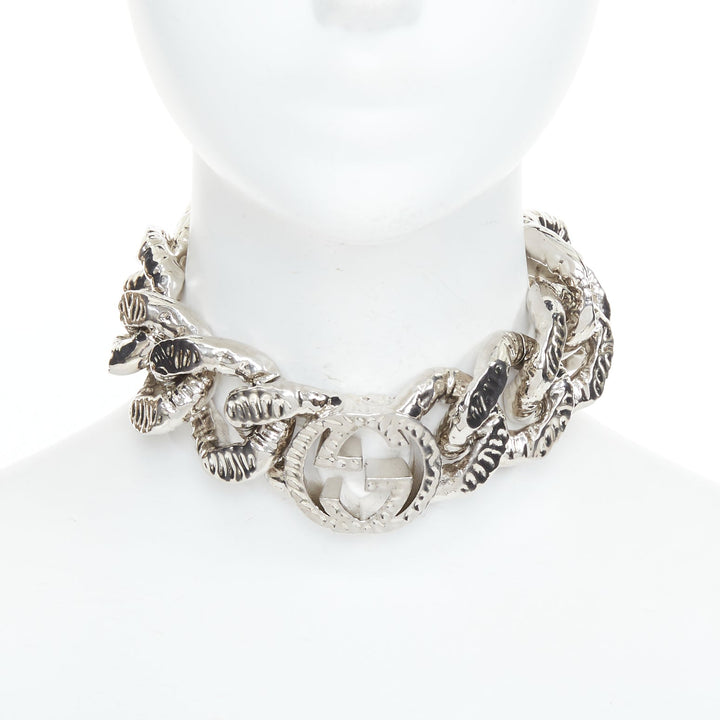 rare GUCCI 2023 Runway GG logo textured silver tone brass curb chain necklace