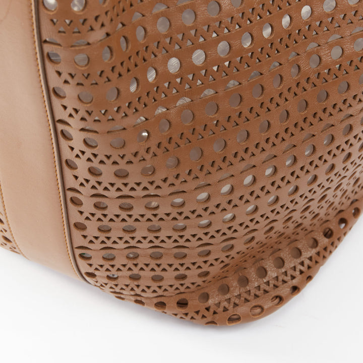 ALAIA 2021 Le Mina 32 Vienne laser cut tan leather shoulder handbag tote bag