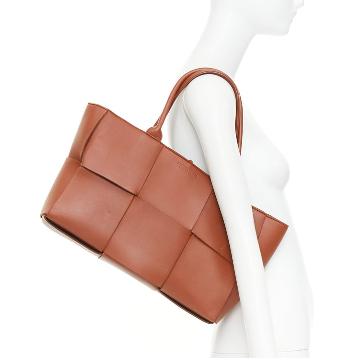 BOTTEGA VENETA Daniel Lee Arco Medium brick rust red  leather maxi tote bag