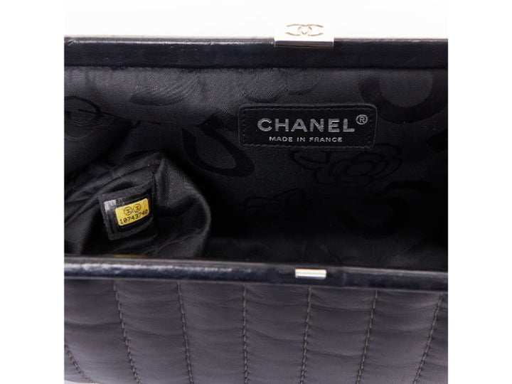 CHANEL 2005 Mademoiselle Ligne black vertical quilt lambskin kisslock clutch bag