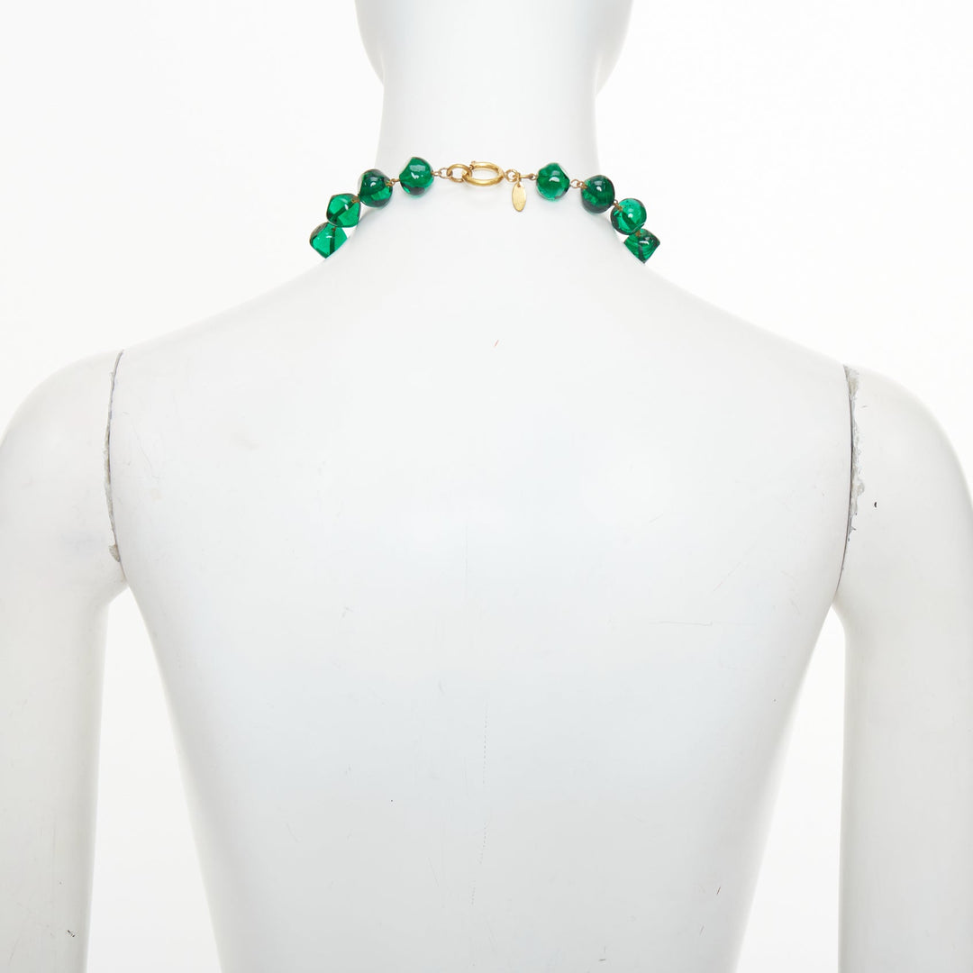 CHANEL 1991 Collection 26 Vintage green gripoix glass cabochon pendan necklace