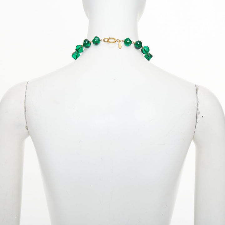 CHANEL 1991 Collection 26 Vintage green gripoix glass cabochon pendan necklace