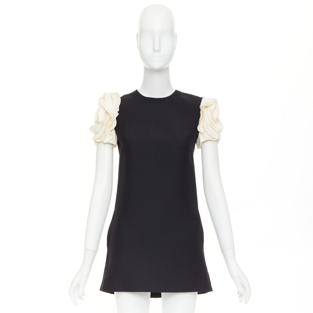 VALENTINO 2023 Crepe Couture black cream rosette floral cap sleeve dress IT40 S