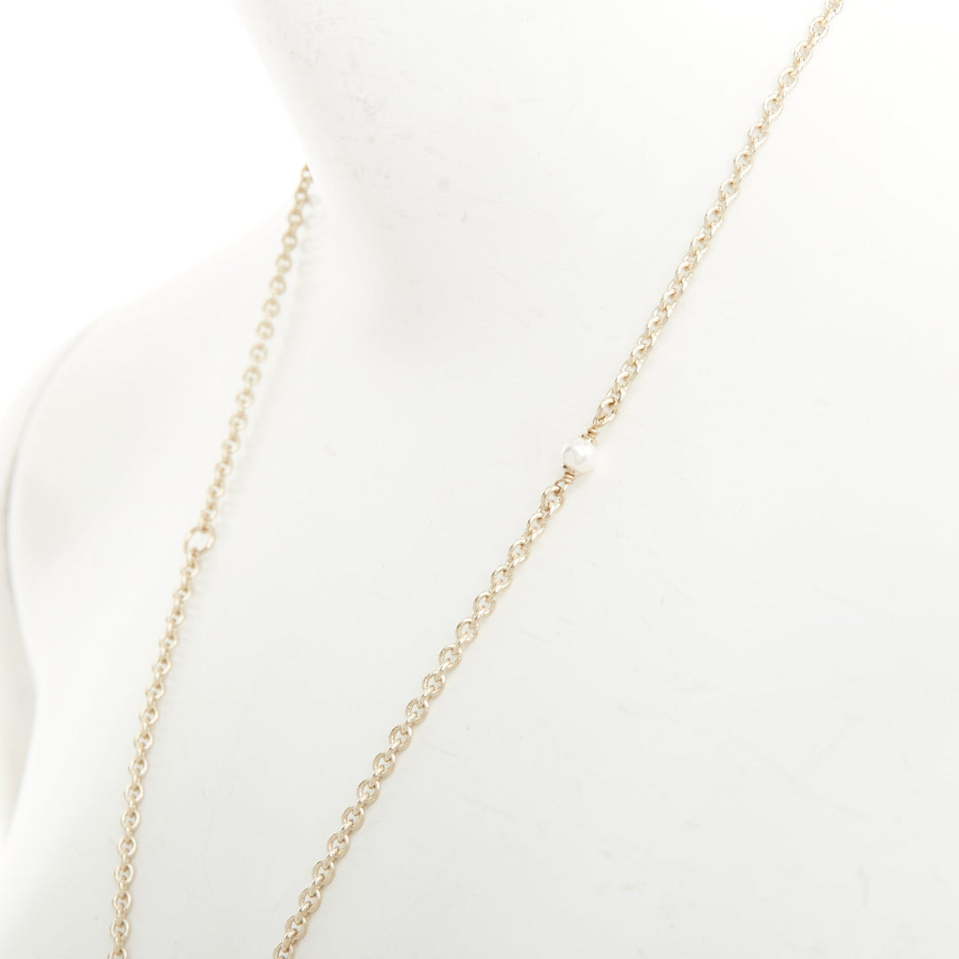 CHANEL G25A pale gold interlocking CC logo pearl hand fan pendant necklace