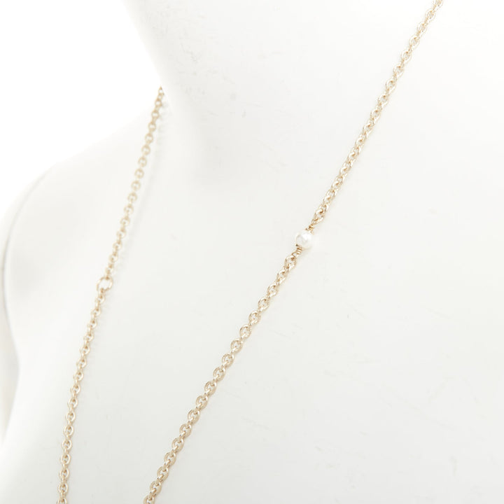 CHANEL G25A pale gold interlocking CC logo pearl hand fan pendant necklace