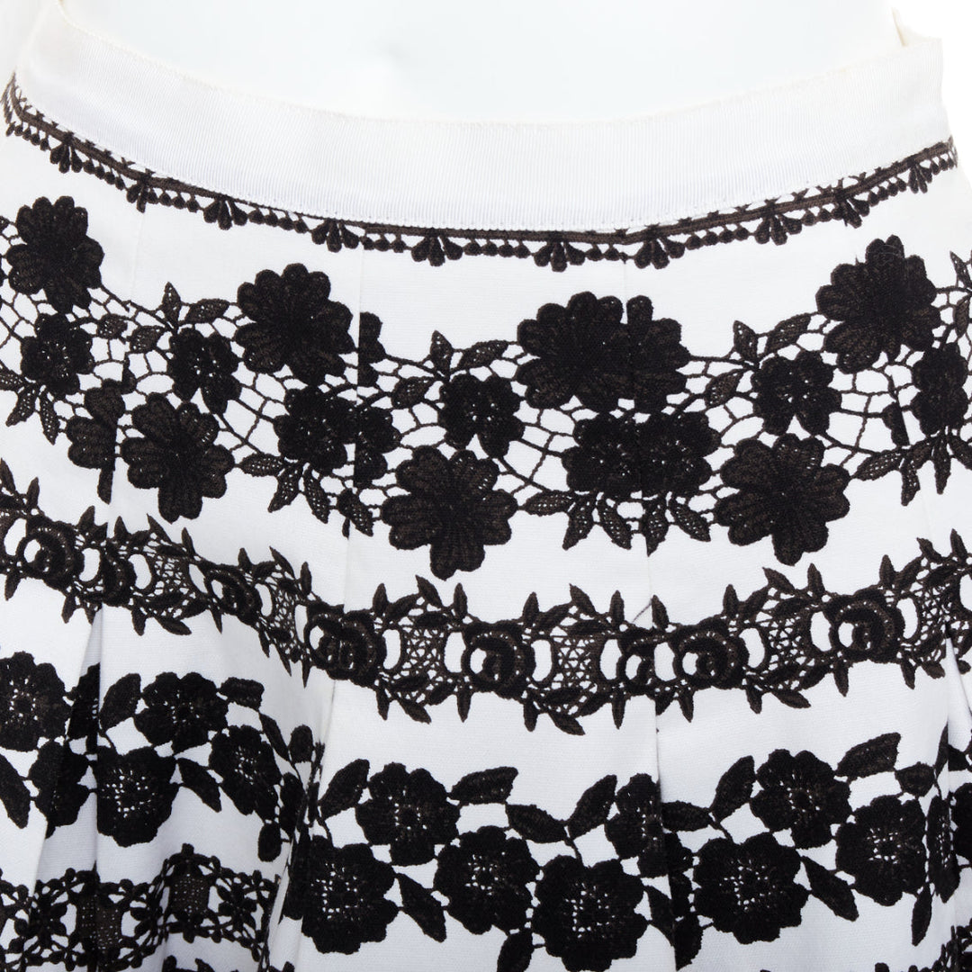 OSCAR DE LA RENTA 2014 white black floral lace print flared full skirt US0 XS