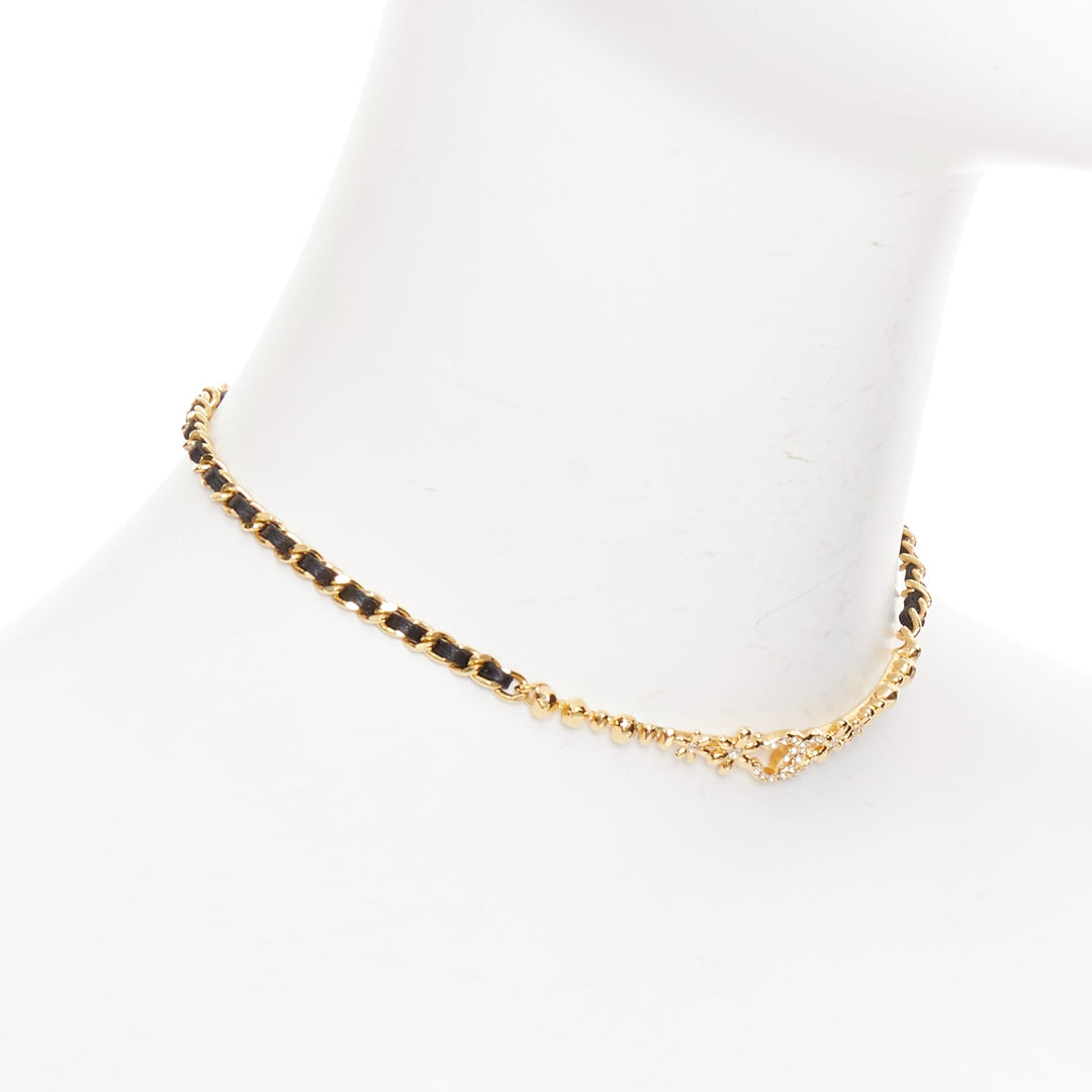 CHANEL I23A gold-tone CC  crystal strass pave black leather choker necklace