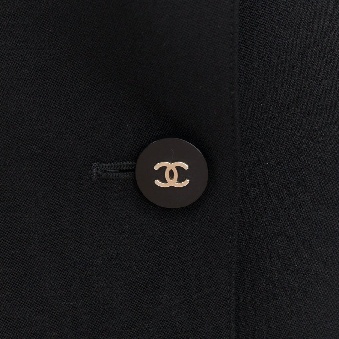 CHANEL 1996 Vintage black wool single cc logo button pocket blazer FR36 XS