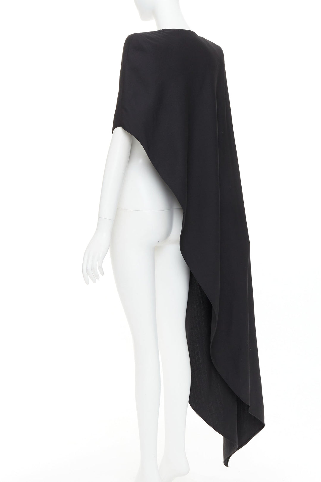 ALEXANDRE VAUTHIER COUTURE AW2023 Runway black power asymmetric drape top