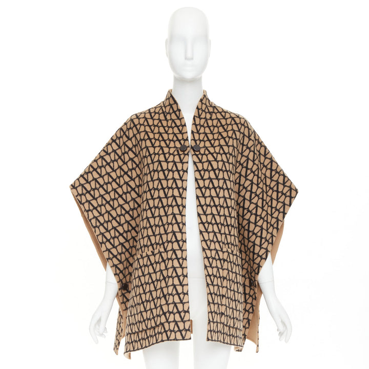 VALENTINO 2023 Runway Toile Iconographe reversible wool cape jacket IT38