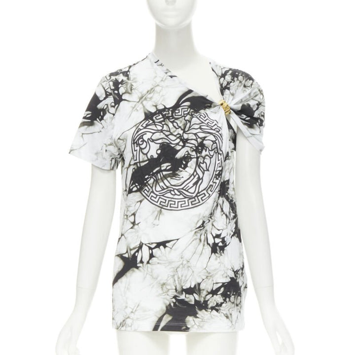 Female mannequin wearing Versace by Donatella Versace Spring Summer 2021 White Cotton Women T-Shirt in Size IT44 | Available at JHROP