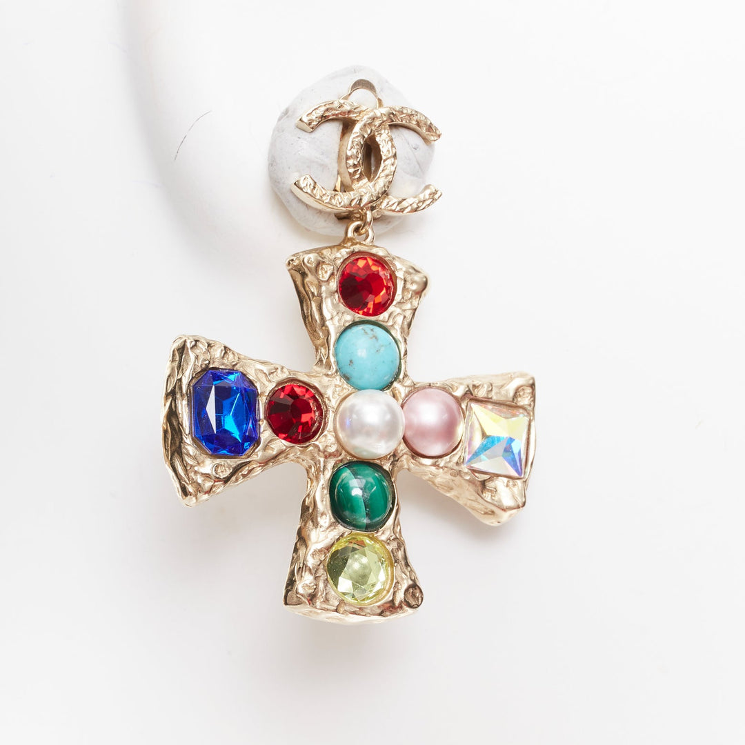 CHANEL 2022 Bijoux de Couture Orecchini Cross gold CC crucifix clip earring Pair